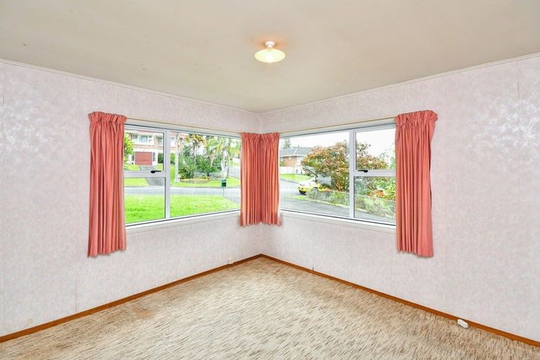 Photo of property in 30 Lynmore Drive, Hillpark, Auckland, 2102