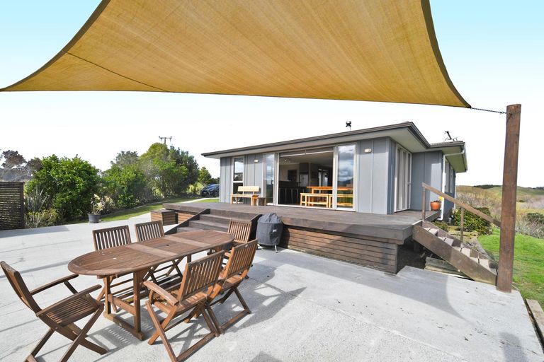 Photo of property in 301 Ranganui Road, Kaiwaka, 0573