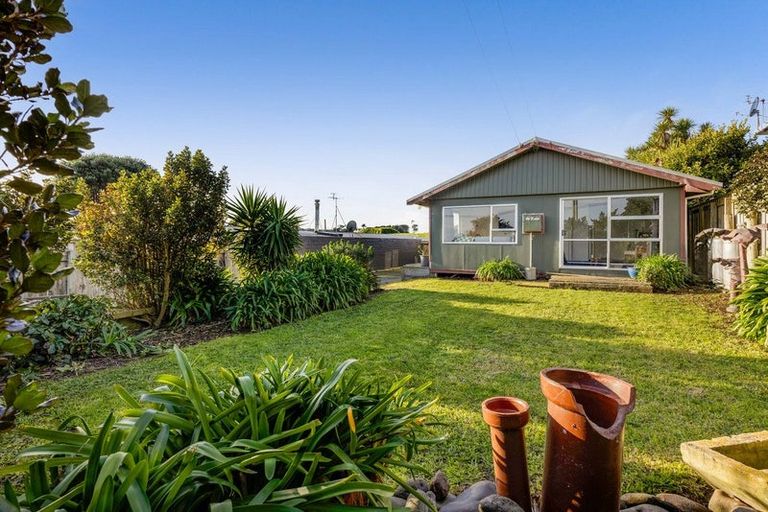 Photo of property in 10 Hira Street, Ohawe, Hawera, 4671