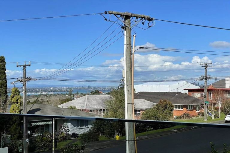 Photo of property in 1a Tui Glen Road, Birkenhead, Auckland, 0626