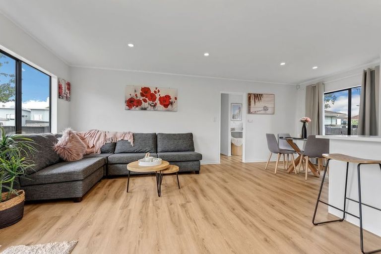 Photo of property in 2/17 Kent Road, Manurewa, Auckland, 2102