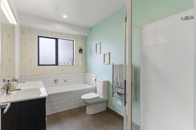 Photo of property in 19 Kahika Grove, Huapai, Kumeu, 0810