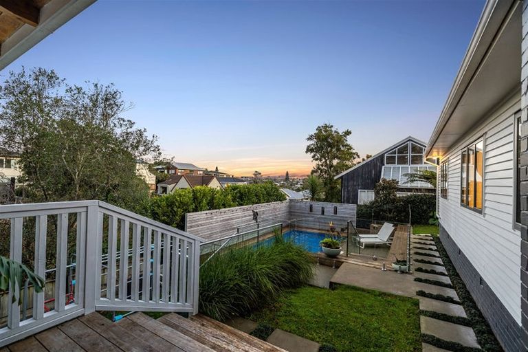 Photo of property in 1/16 Gordon Avenue, Milford, Auckland, 0620