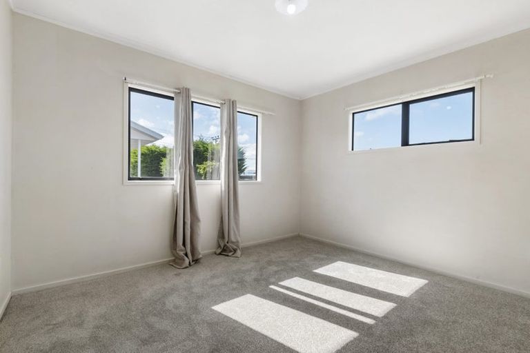 Photo of property in 199 Chivalry Road, Glenfield, Auckland, 0629