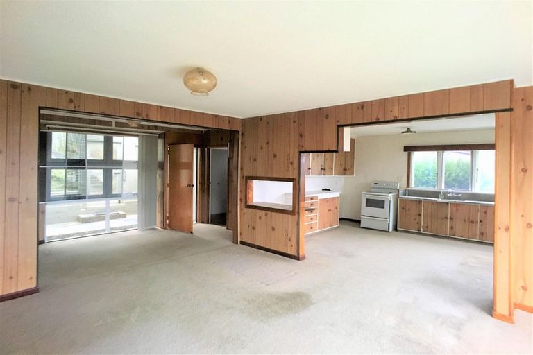 Photo of property in 25 Domain Crescent, Muriwai, Waimauku, 0881