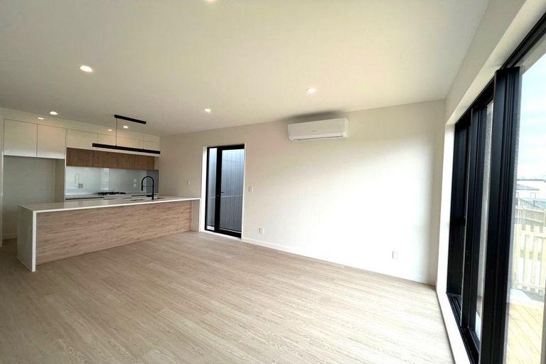 Photo of property in 34 Neretva Avenue, Massey, Auckland, 0614