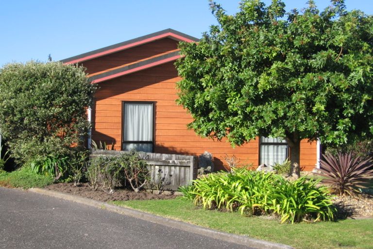 Photo of property in 12 Crampton Court, Orewa, 0931