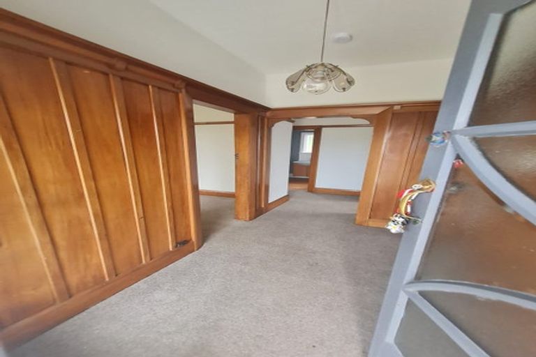 Photo of property in 100 Shakespeare Road, Waltham, Christchurch, 8023