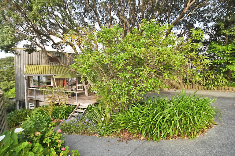 Photo of property in 6 Hillside Crescent, Leigh, 0985