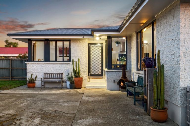 Photo of property in 320 Main North Road, Redwood, Christchurch, 8051