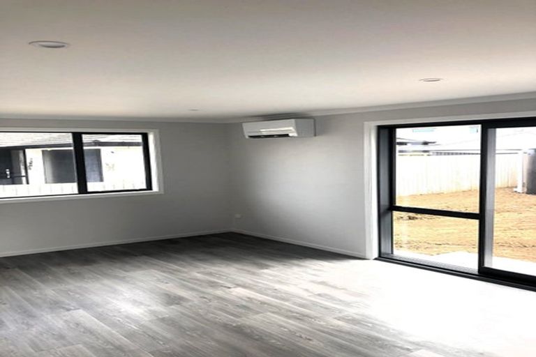 Photo of property in 1 Orawahi Road, Glenbrook, 2681