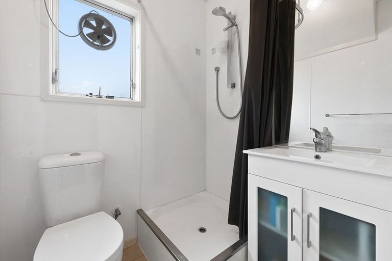 Photo of property in 18 Borrowdace Avenue, Botany Downs, Auckland, 2010