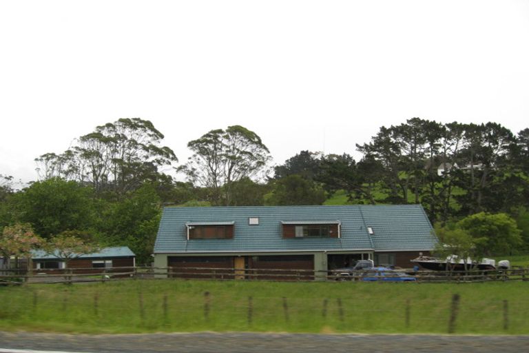 Photo of property in 136 Muriwai Road, Waimauku, 0881