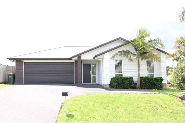 Photo of property in 2 Malbec Place, Huapai, Kumeu, 0810