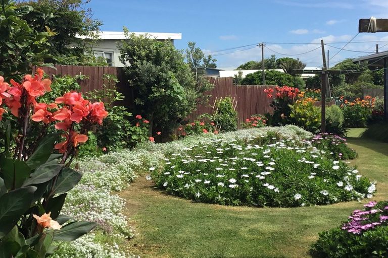 Photo of property in 4 Kelly Street, Baylys Beach, Dargaville, 0377