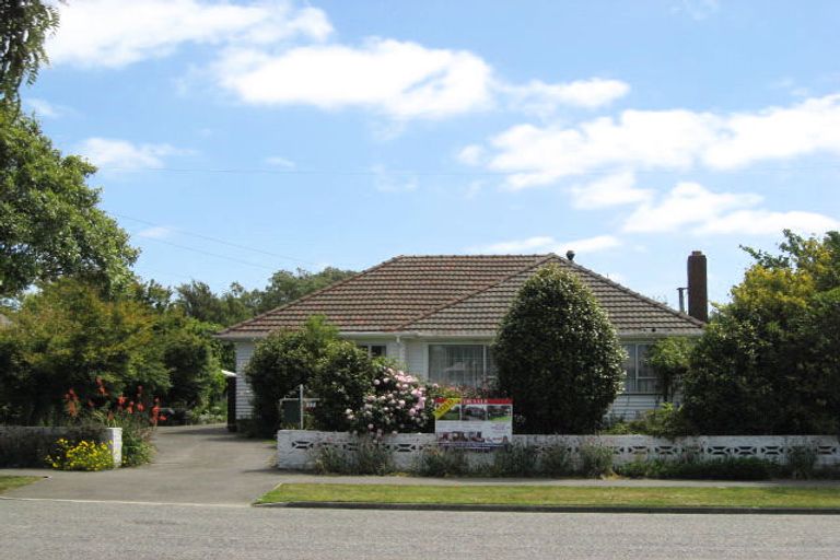 Photo of property in 17 Dinton Street, Russley, Christchurch, 8042
