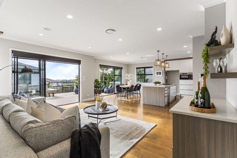 Photo of property in 16 Miller Rise, Silverdale, 0932