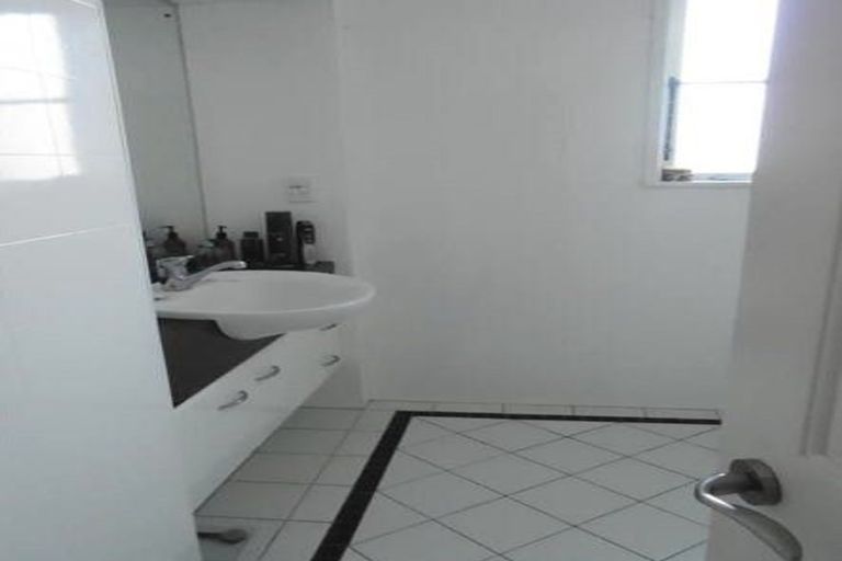 Photo of property in Gull - Unmanned, 1/1 Rangitira Avenue, Takapuna, Auckland, 0622