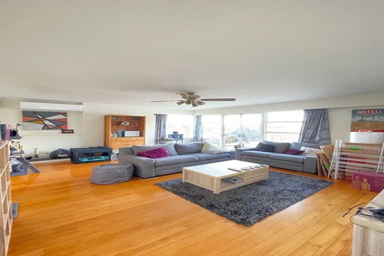 Photo of property in 48 Valley View Road, Glenfield, Auckland, 0629