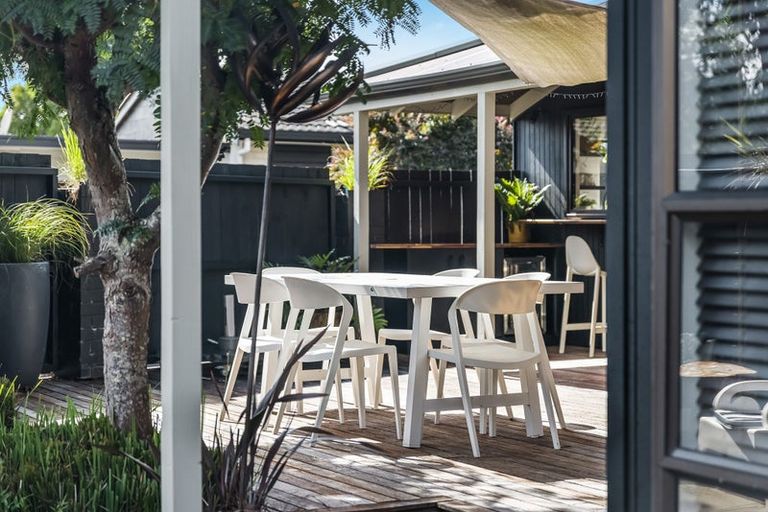 Photo of property in 2/47 Shakespeare Road, Milford, Auckland, 0620