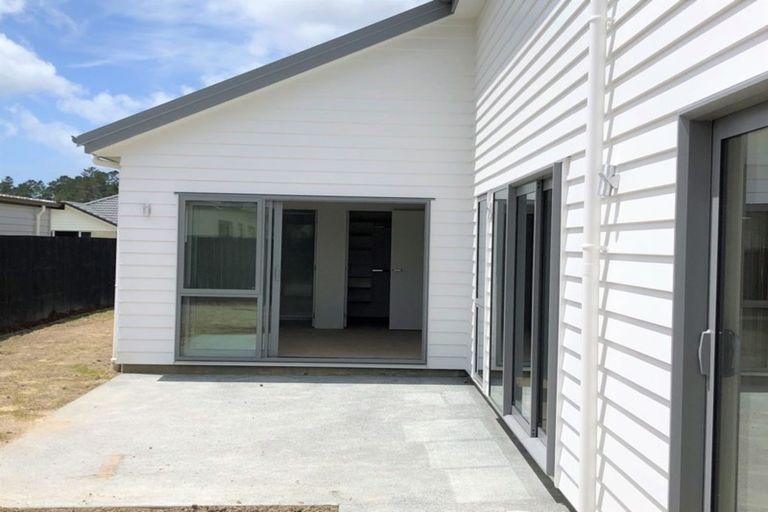 Photo of property in 22 Tarras Road, Kumeu, 0810