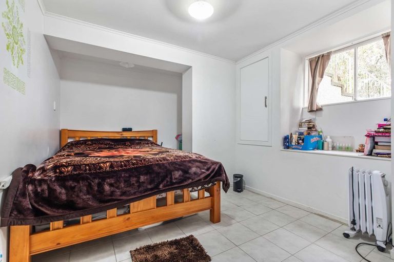 Photo of property in 1/10 Bishop Street, Green Bay, Auckland, 0604