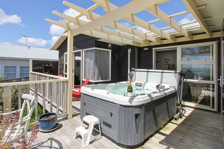 Photo of property in 28 Crispe Road, Clarks Beach, 2122