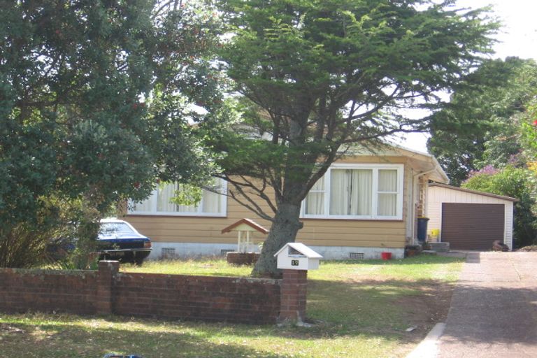 Photo of property in 17 Albert Road, Kelston, Auckland, 0602