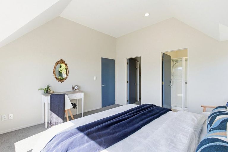 Photo of property in 6a Chastudon Place, Tawa, Wellington, 5028