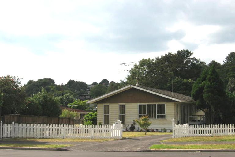 Photo of property in 22 Scarlock Avenue, Browns Bay, Auckland, 0630