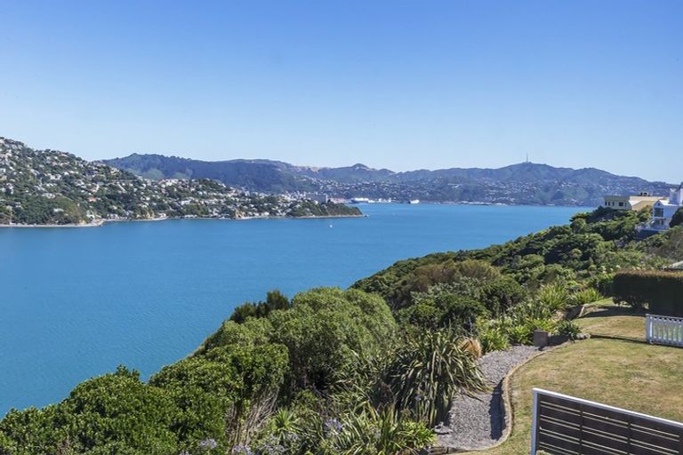 Photo of property in 115 Akaroa Drive, Maupuia, Wellington, 6022