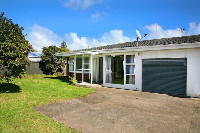 Photo of property in 2/55 Orams Road, Hillpark, Auckland, 2102