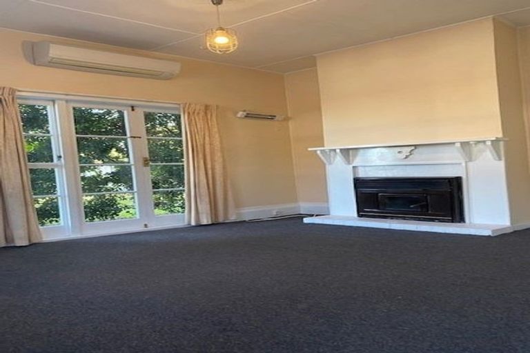 Photo of property in 2 Chaucer Road, Hospital Hill, Napier, 4110