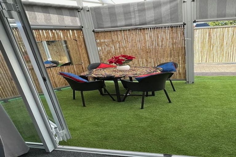 Photo of property in 1/56 Kiwi Esplanade, Mangere Bridge, Auckland, 2022