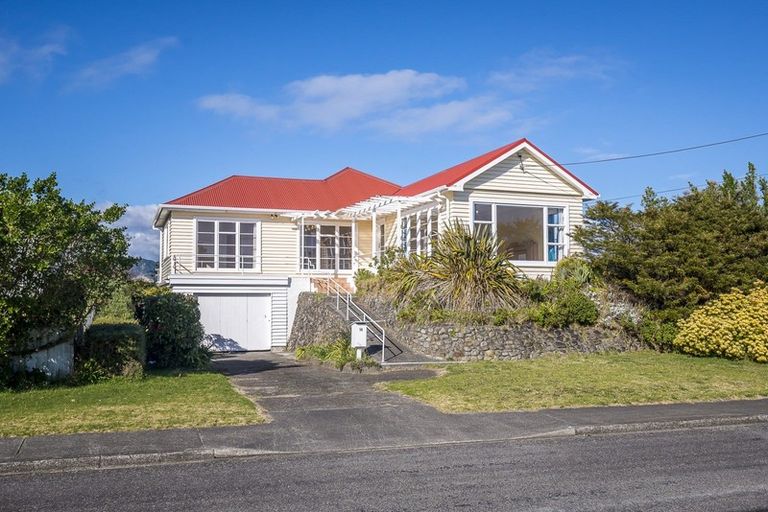 Photo of property in 14 Francis Road, Paraparaumu Beach, Paraparaumu, 5032