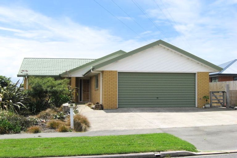 Photo of property in 80 Mauger Drive, Heathcote Valley, Christchurch, 8022