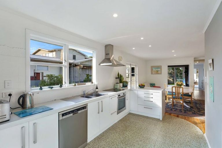 Photo of property in 13 Glen Road, Raumati South, Paraparaumu, 5032