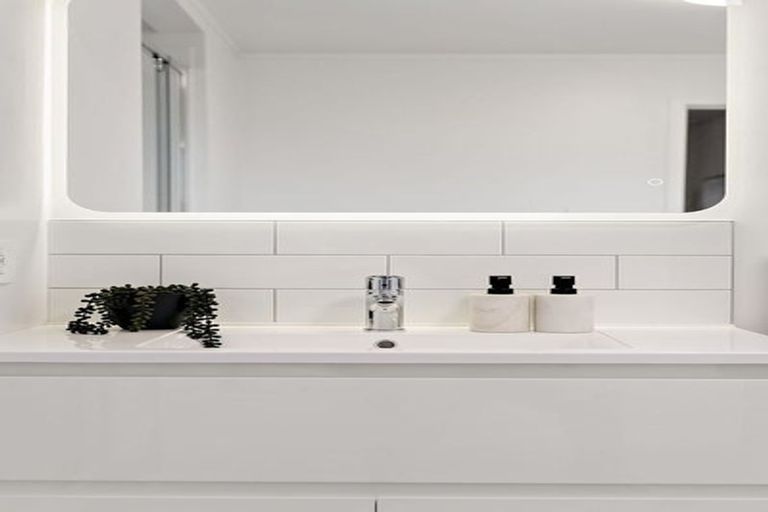 Photo of property in 42 Grenada Avenue, Forrest Hill, Auckland, 0620