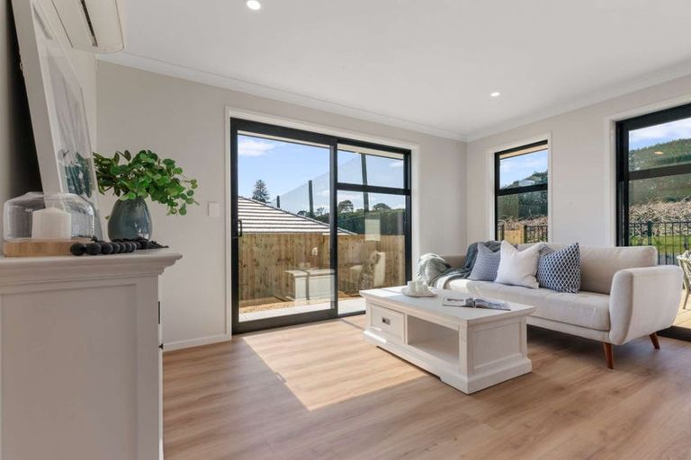 Photo of property in 16 Sam Heywood Place, Pyes Pa, Tauranga, 3112