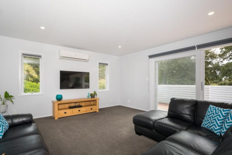 Photo of property in 142 Waitakere Road, Waitakere, Henderson, 0782
