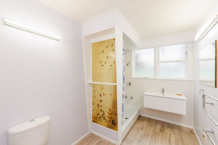 Photo of property in 27 Parkland Crescent, Terrace End, Palmerston North, 4410