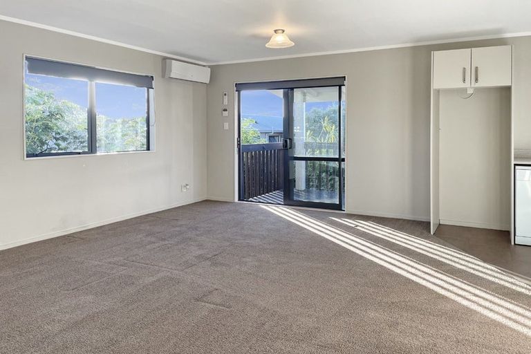 Photo of property in 8 Kopu Place, Clendon Park, Auckland, 2103