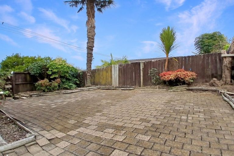 Photo of property in 1/11 Talavera Place, Te Atatu South, Auckland, 0602