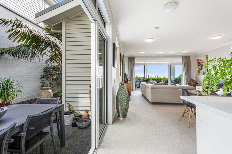Photo of property in 6 Sunshine Terrace, Orewa, 0931
