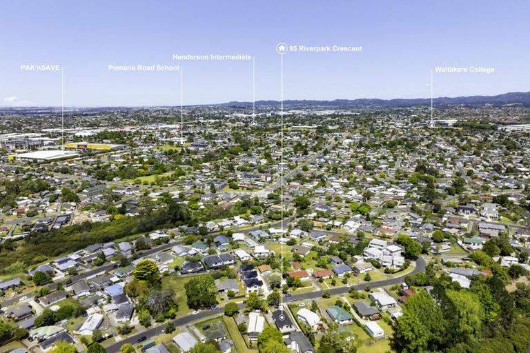 Photo of property in 95 Riverpark Crescent, Henderson, Auckland, 0610