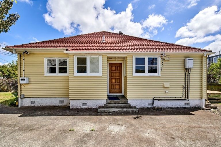 Photo of property in 6 Hobbs Grove, Epuni, Lower Hutt, 5011