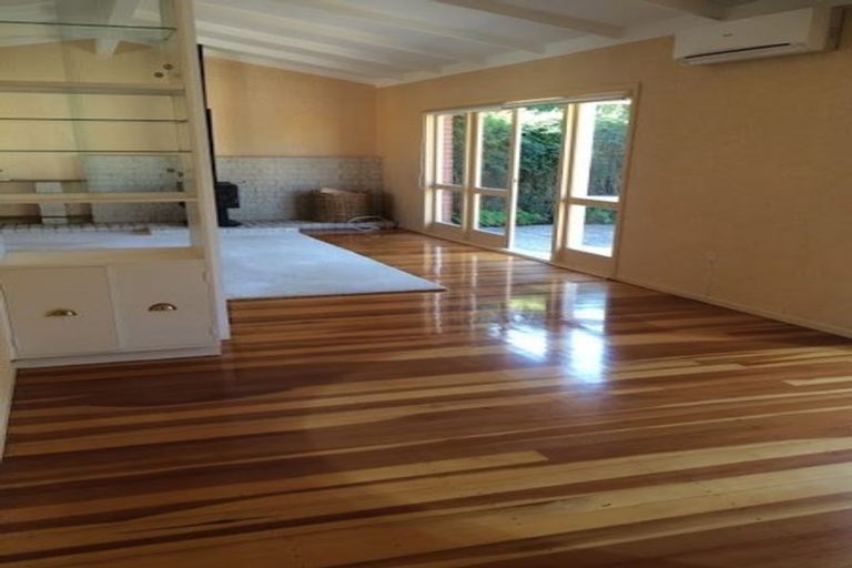 Photo of property in 124 Gossamer Drive, Pakuranga Heights, Auckland, 2010