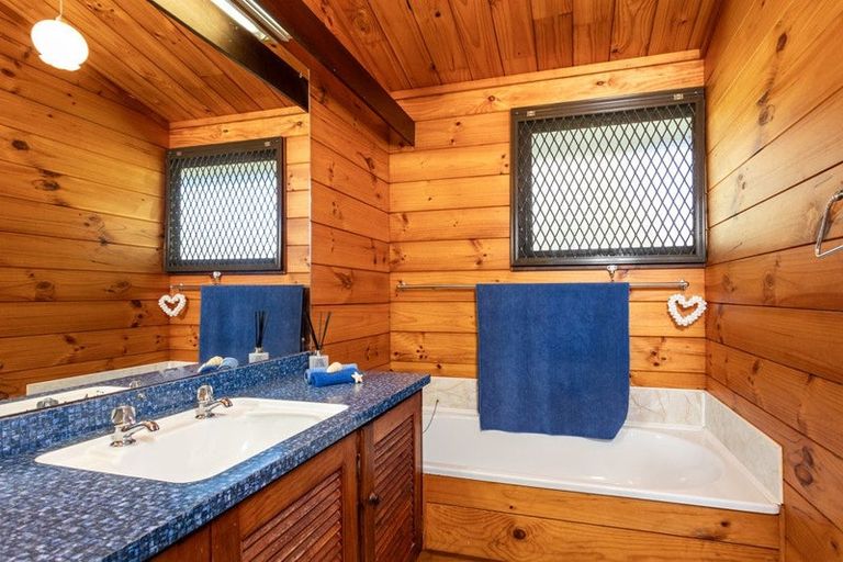 Photo of property in 13 Rautawhiri Road, Helensville, 0800