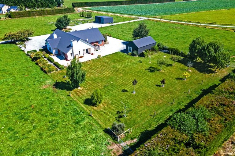 Photo of property in 61 Hekeao Road, Surrey Hills, Ashburton, 7778