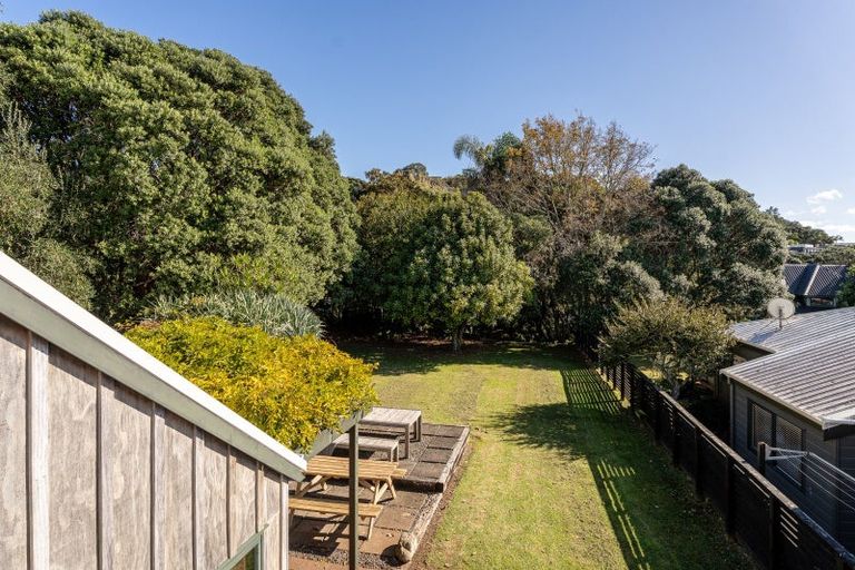 Photo of property in 28 Hahei Beach Road, Hahei, Whitianga, 3591